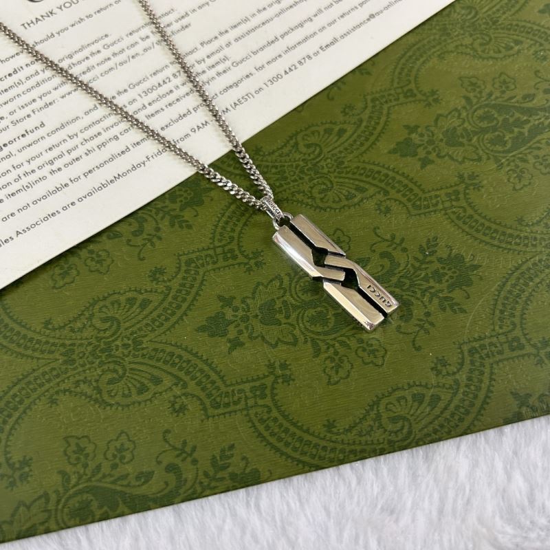 G*u*i necklaces